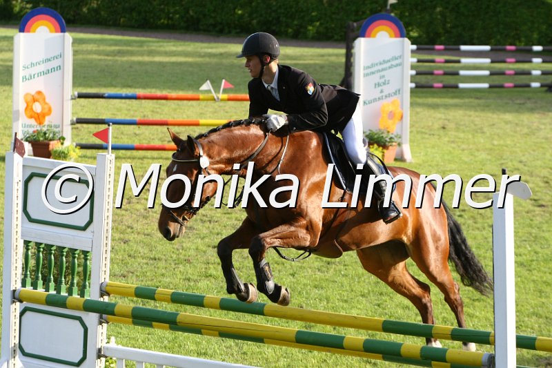 204M2195_Cara_Stil Axx.JPG